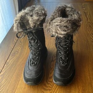 Eddie Bauer Brown Winter Boots with Thinsulate, lace up, faux fur cuff